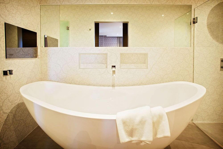 Bathroom 4, San Pietro Restaurant with Rooms, North Lincolnshire