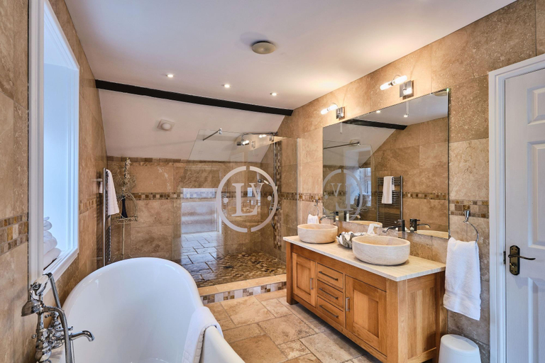 Room 3, Llanerch Vineyard, Rhondda, Cynon, Taff