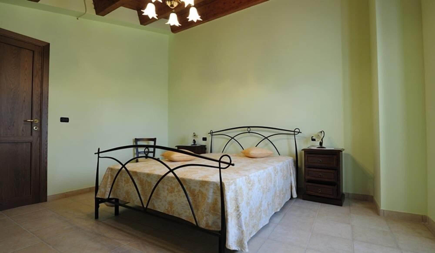 Bedroom 3, B & B Casale Frezzini, L'Aquila