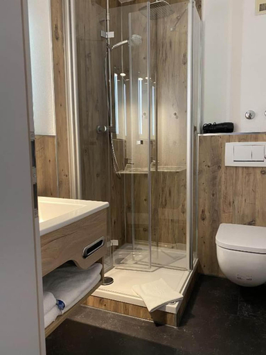 Bathroom 4, Stadt-gut-Hotel Astra, Ulm