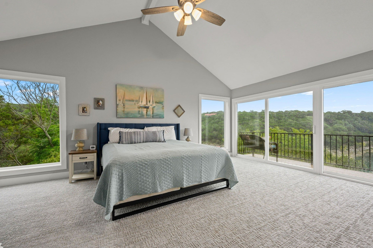 Room 5, Fully Renovated Lakeside Home - Boat Dock, Firepit, Gorgeous Views!, Travis