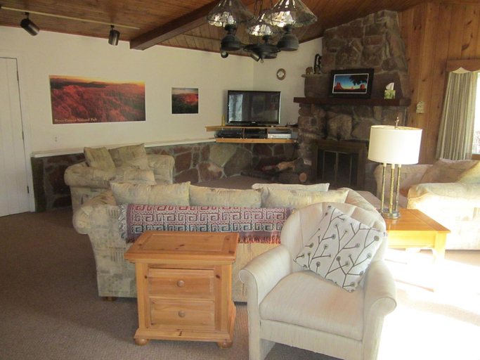 Public Area 3, Dodgeton Creek Inn, Huerfano