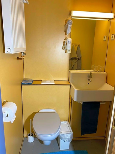 Bathroom 3, Hotel Fauwater, Antwerpen