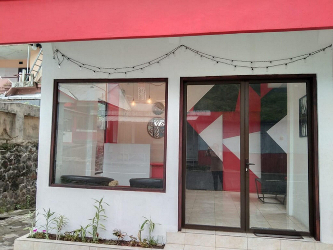Lobby 2, Formerly RedDoorz @ Tretes 2, Pasuruan