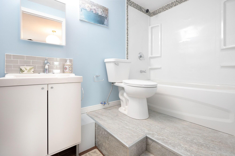 Bathroom 4, Lily S Garden, Queens