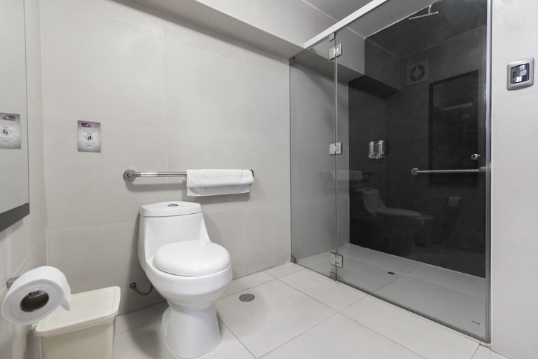 Bathroom 4, Andes Mar, Lima