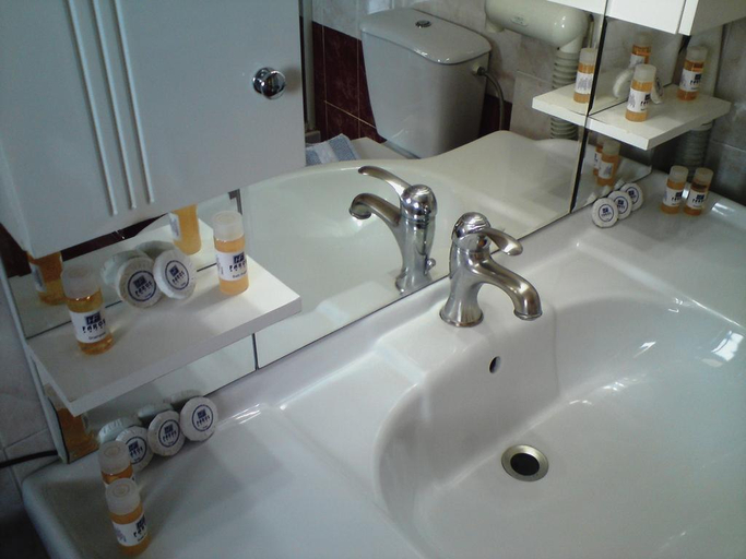 Bathroom 4, Faros 2 Hotel, Attica