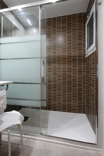Bathroom 4, Hotel MarÃa Teresa, Girona