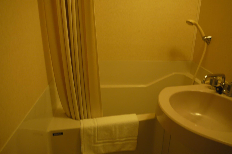 Bathroom, Alcyon, Itō