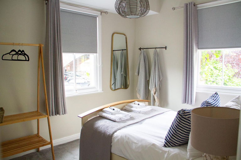 Room 3, Lock Keepers Cottage - Detached House in the City, Manchester