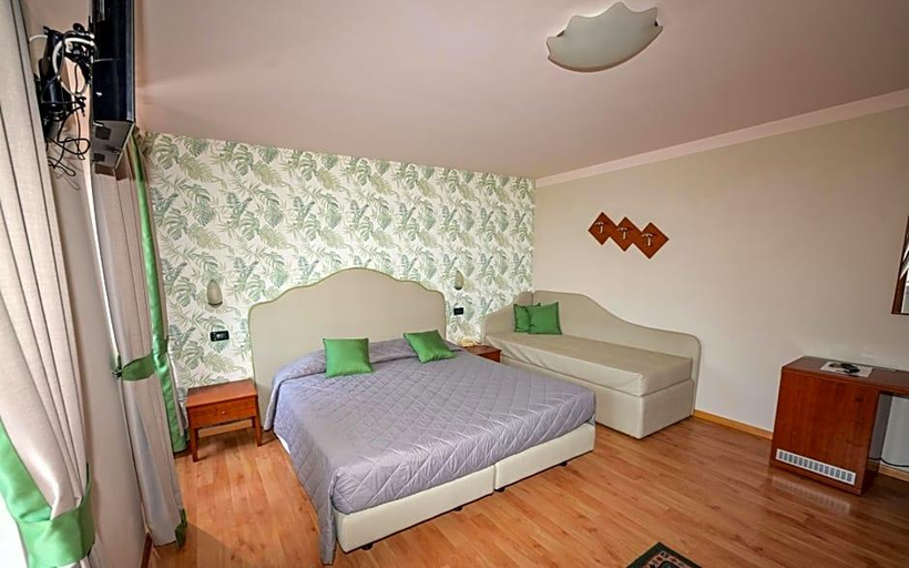 Bedroom 4, Hotel Sole - La Fenice, Brescia