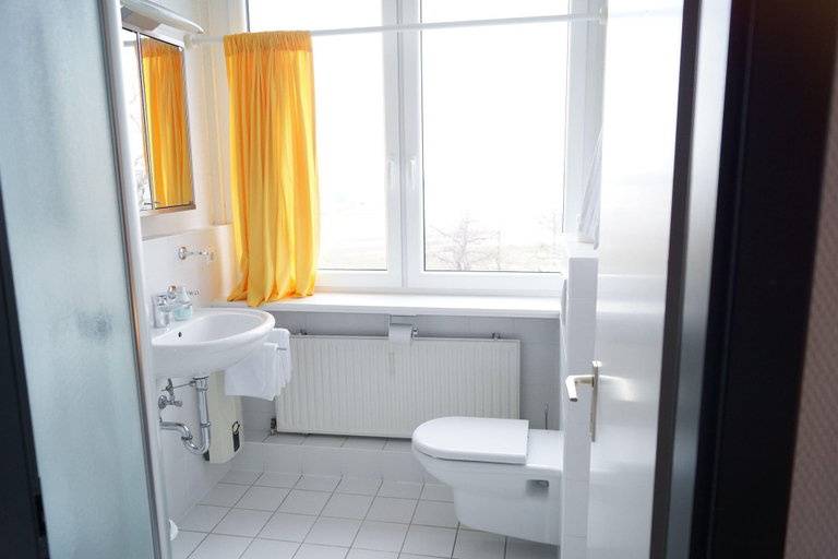 Room 2, Atelierhaus Budget Hotel, Esslingen