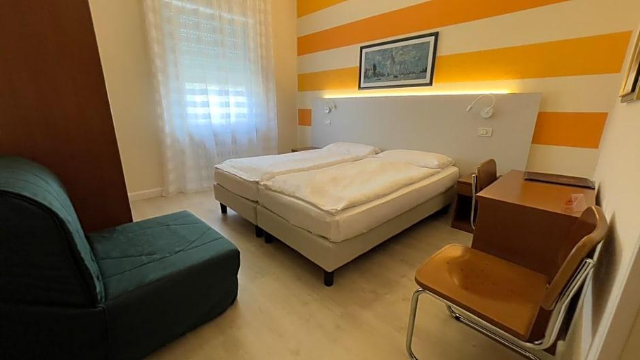 Bedroom 4, Paradiso, Verona