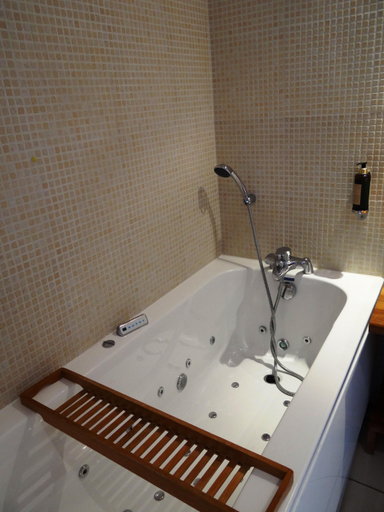 Bathroom 4, Le Trophee, Calvados