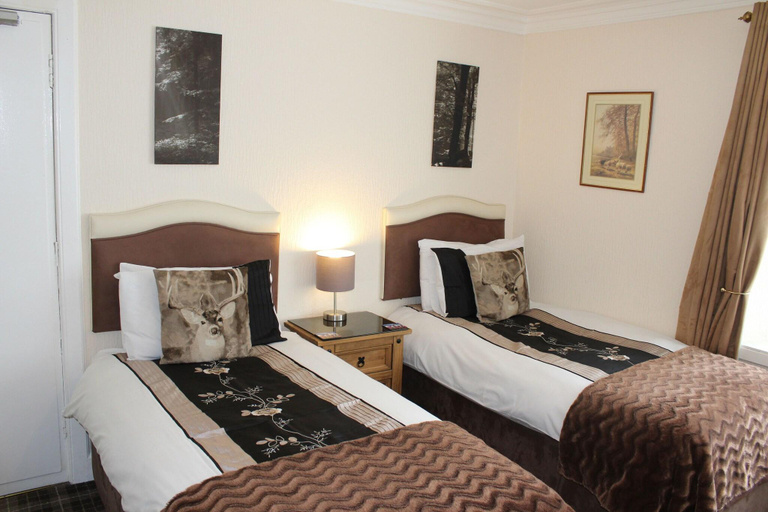 Room 5, Pitfaranne Guest House, Highland