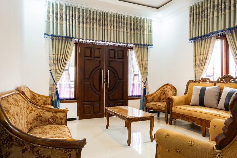 Lobby 5, OYO 2169 Anugrah Bromo Homestay, Probolinggo