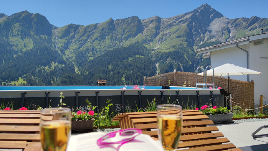 Sports and Entertainment 5, Pension Alpina, Hinterrhein