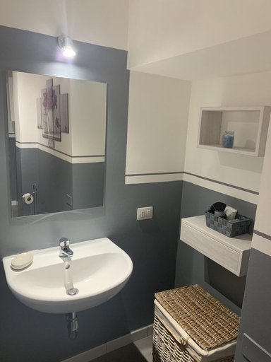 Bathroom 4, Domus Regia, Olbia-Tempio