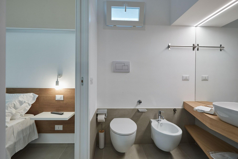 Bathroom 5, B&B Torreforte, Messina
