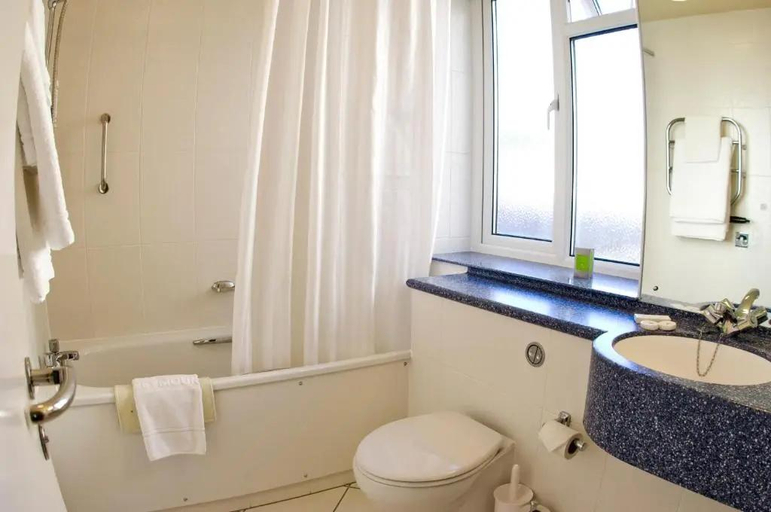 Bathroom 3, Merton Hotel