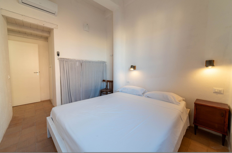 Room 5, Casa Tharros Apartment Garden, Oristano