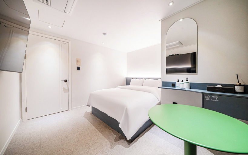 Bedroom 3, Sinchon Urbanslow, Mapo