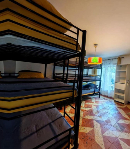 Bedroom 3, Hostel Élisée Perpignan, Pyrénées-Orientales