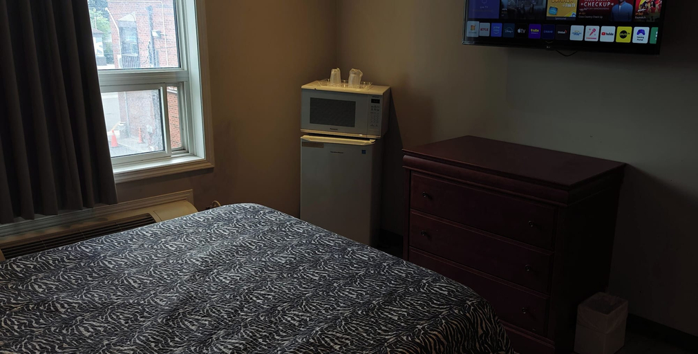 Bedroom 3, Queensway Motel, Toronto