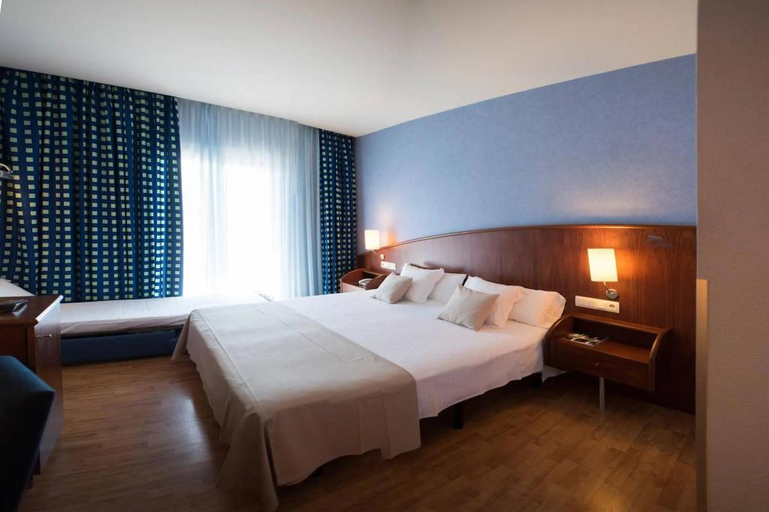 Bedroom 3, Hotel Delfin 4 Sup, Girona