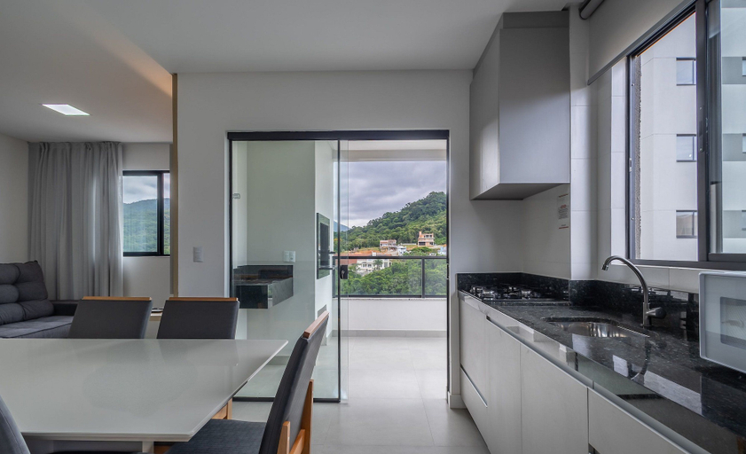 Interior 3, 2BR Apt w/ Balcony Near the sea Mts1503, Itapema