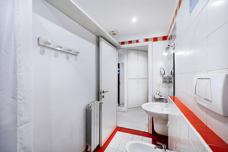 Bathroom 3, Ardenza's Aires 600m From Sea, Livorno