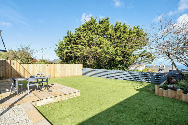 Outdoor dining 3, 2 Bedroom Apartment Sleeps 3 - Garden - Pets, Cornwall