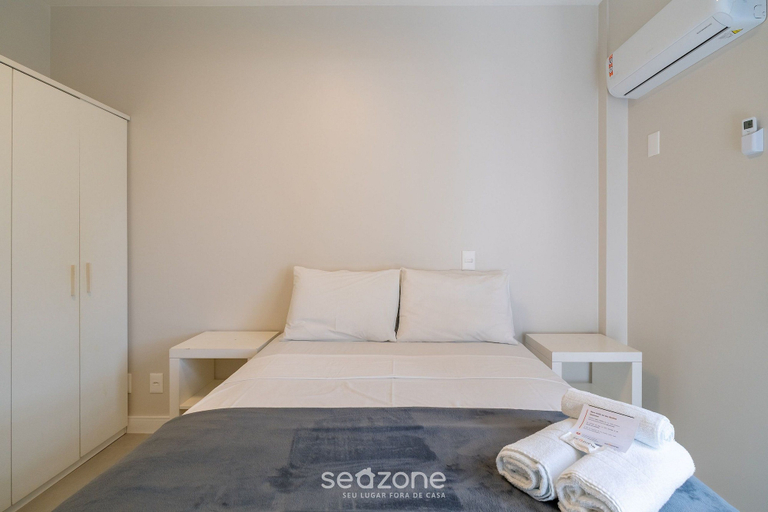 Room 2, Beachfront Apt in Full-service Condominium Rit206, Florianopolis