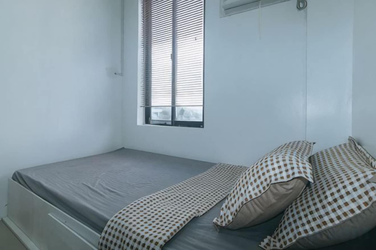 Room 2, Skybox Pension House by RedDoorz, Iloilo City