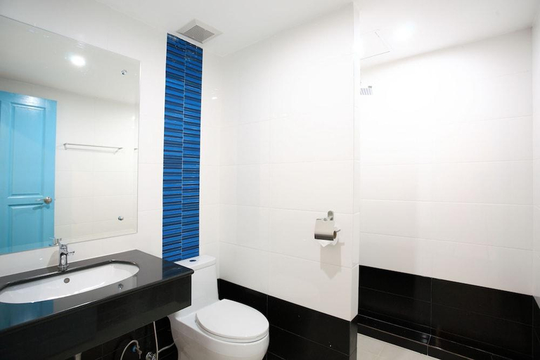 Bathroom 4, ZEN Rooms Takua Thung Road, Phuket Island
