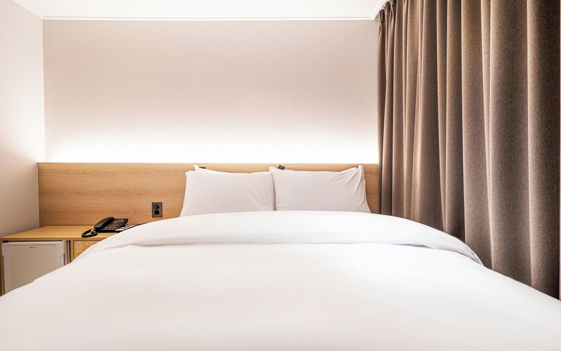 Bedroom 4, Sinchon Urbanslow, Mapo