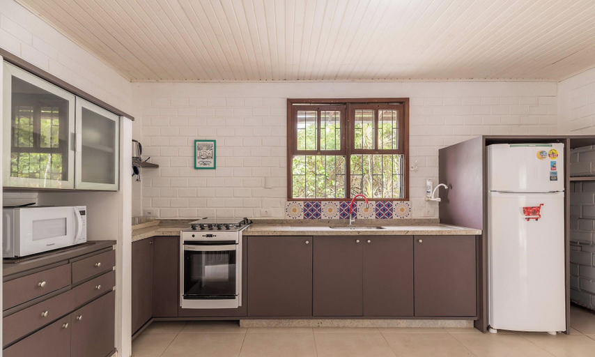 Private kitchen, Beautiful House 30m From Beach in Floripa Rtt1905, Florianopolis