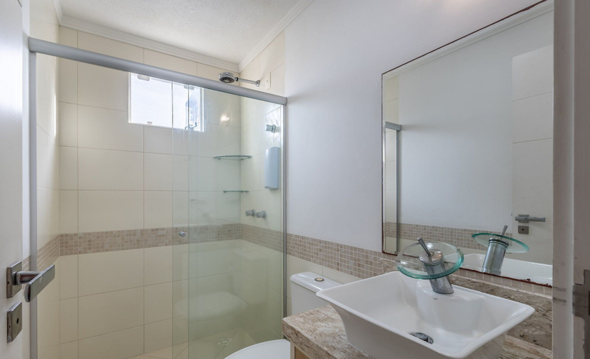Bathroom, Stay Steps From the sea in Meia Praia - VIM, Itapema