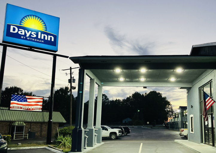 Exterior & Views 2, Days Inn by Wyndham Camden AR, Ouachita