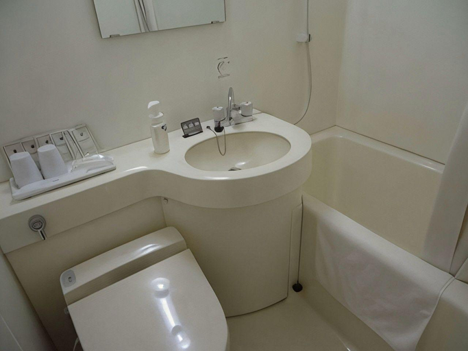 Bathroom, Shimonoseki Station Hotel, Shimonoseki