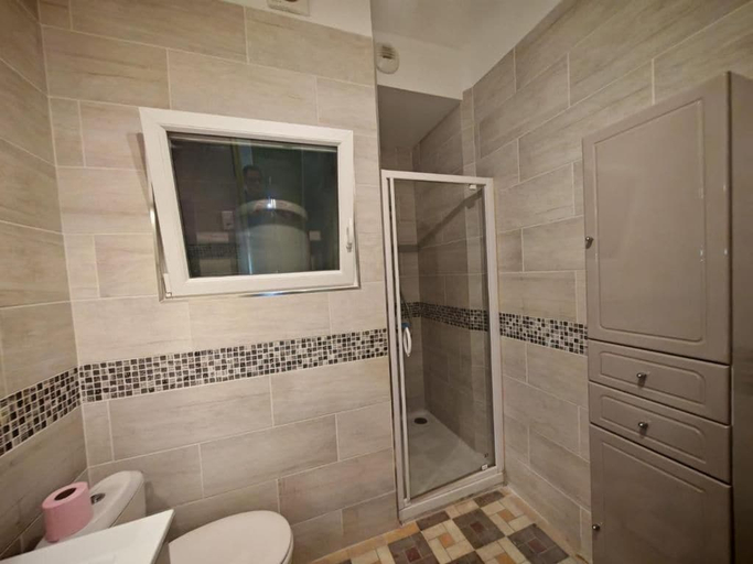 Bathroom 5, Hostel Élisée Perpignan, Pyrénées-Orientales