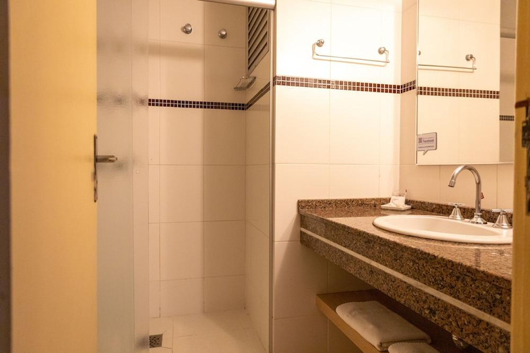 Bathroom, SJ Tour - San Juan Foz do Iguacu, Foz do Iguaçu
