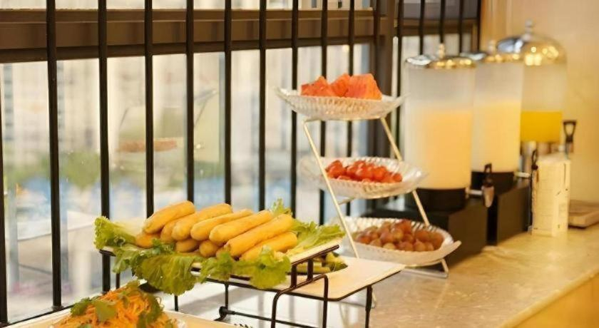 Food & Drinks 5, GreenTree Inn Express Kunming East Passenger Station Huazhicheng, Kunming