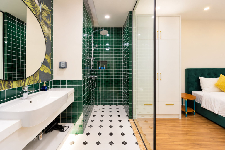 Bathroom 5, Luna Sol Sunset & Firework Signature, Phú Quốc