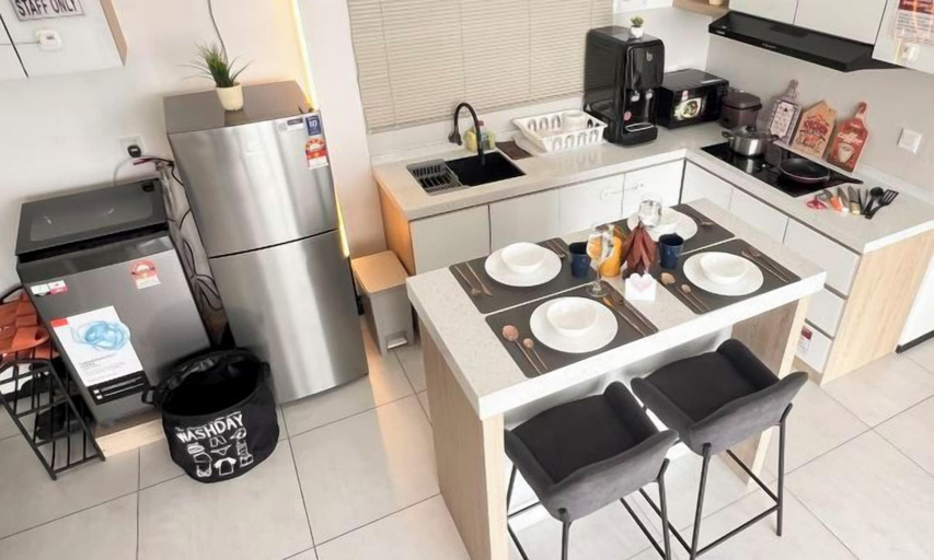 Private kitchen, Georgetown Urban Suite Family Skypool I SeaView, Penang Island