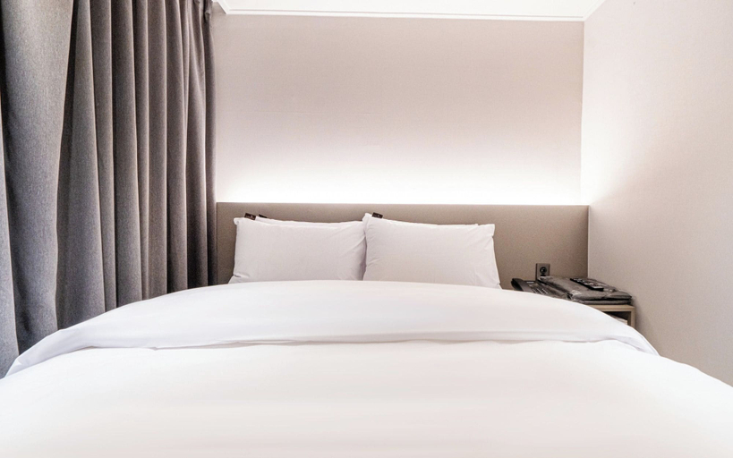 Bedroom 2, Sinchon Urbanslow, Mapo