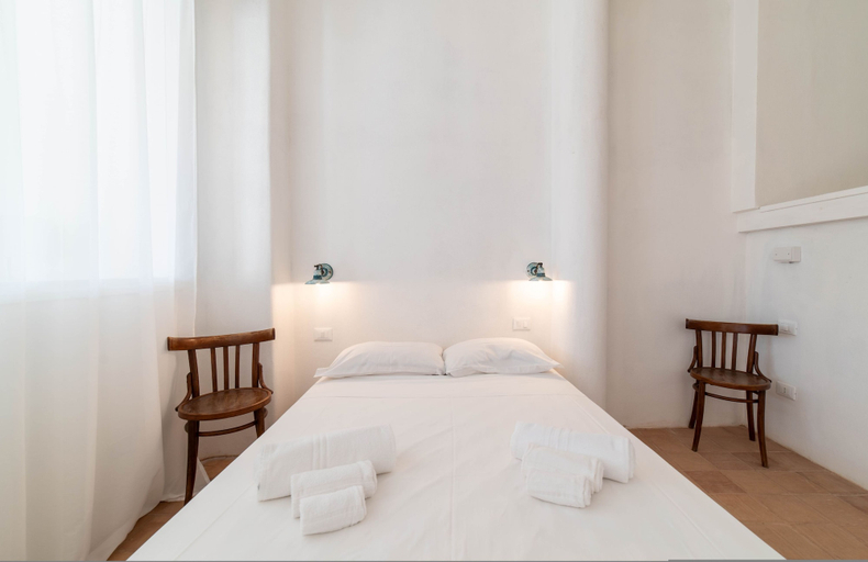 Room 2, Casa Tharros Apartment Garden, Oristano