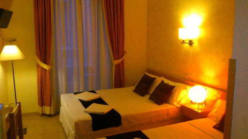 Bedroom 2, Oporto, Madrid