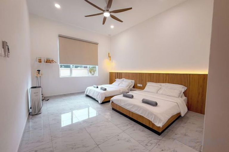 Room 1, Aesthetic Muji Pool Villa in Ipoh 5BR 24Pax, Kinta