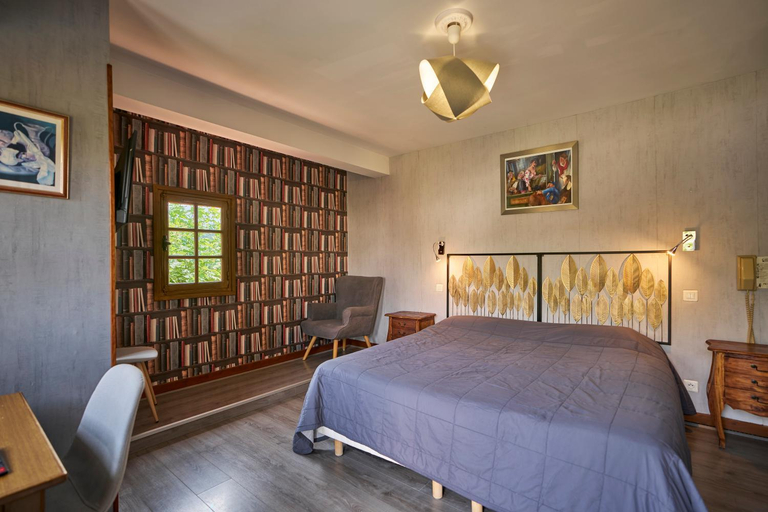 Bedroom 2, Pikassaria, Pyrénées-Atlantiques